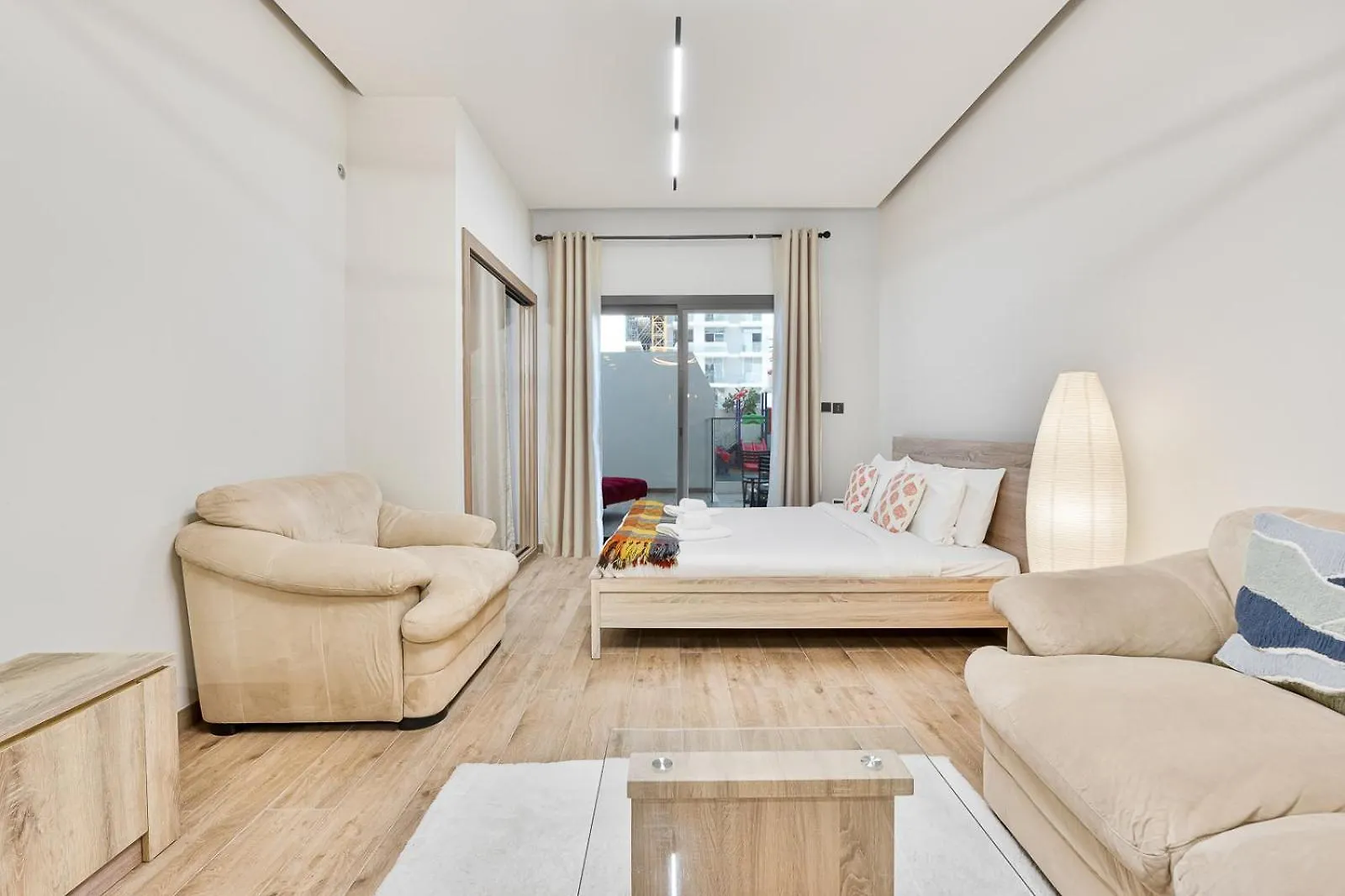 Spacious Studio Apt Pool, Gym And Kid'S Playground Dubai Apartment