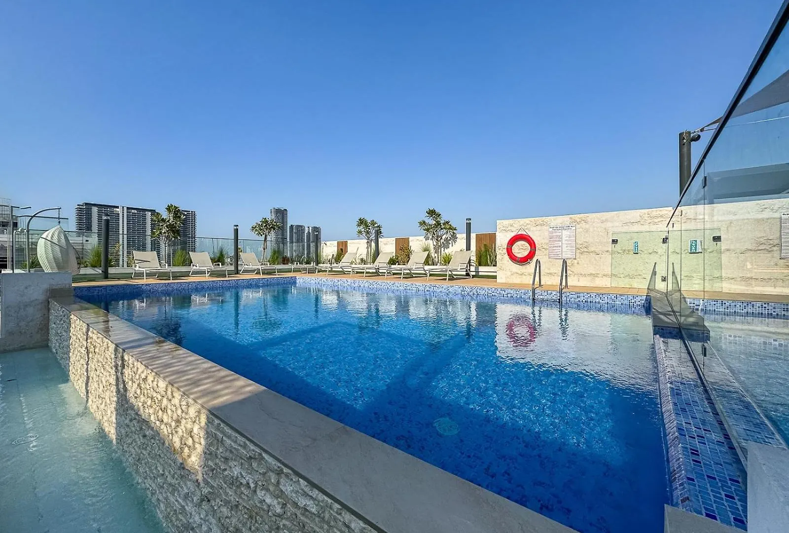 Spacious Studio Apt Pool, Gym And Kid'S Playground Dubai Apartment