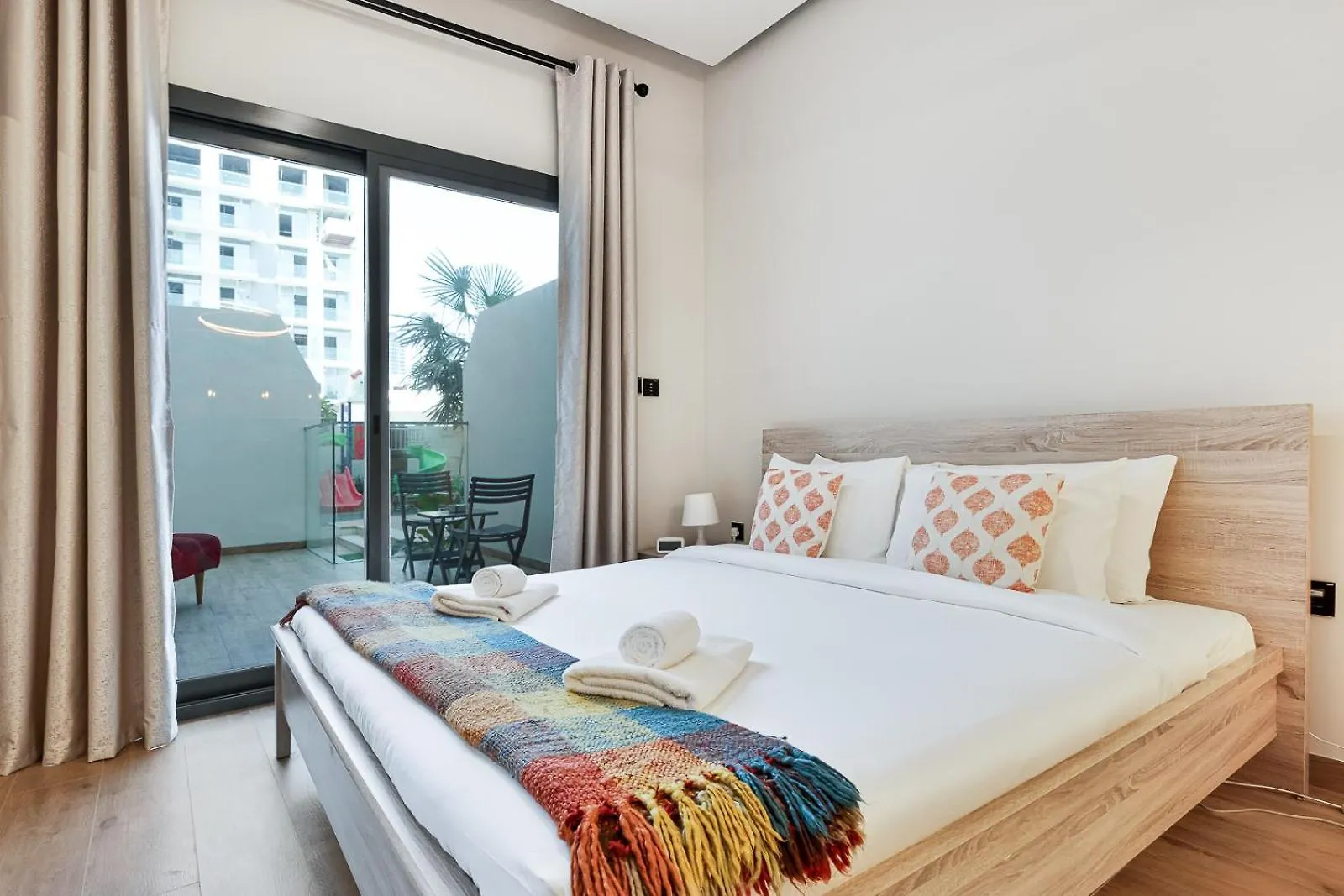 Daire Spacious Studio Apt Pool, Gym And Kid'S Playground Dubai